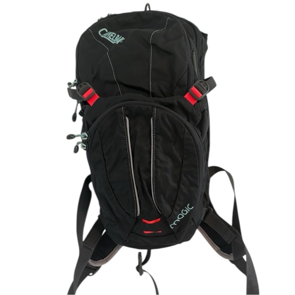 CamelBak Magic 70 oz / 2 L Hydration Pack Sports & Outdoors Hiking